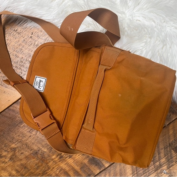Herschel Grade Mini Messenger Bag - Picture 3 of 6